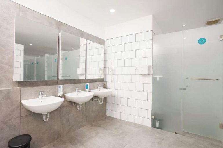 Bathroom 14