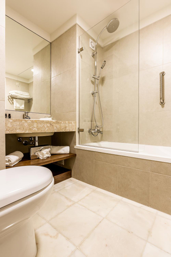 Bathroom 3, Vilamoura Garden Hotel, Loulé
