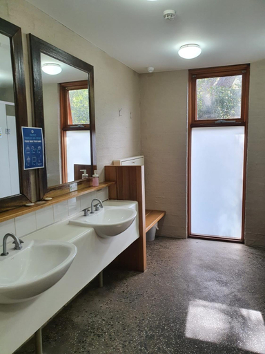 Bathroom 5, YHA Grampians Eco Halls Gap, N. Grampians  - Stawell