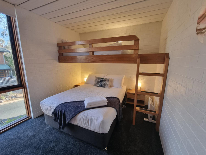 *The Hideaway* Lake Views/Bike Storage/Smart Home/Free WiFi, Snowy River