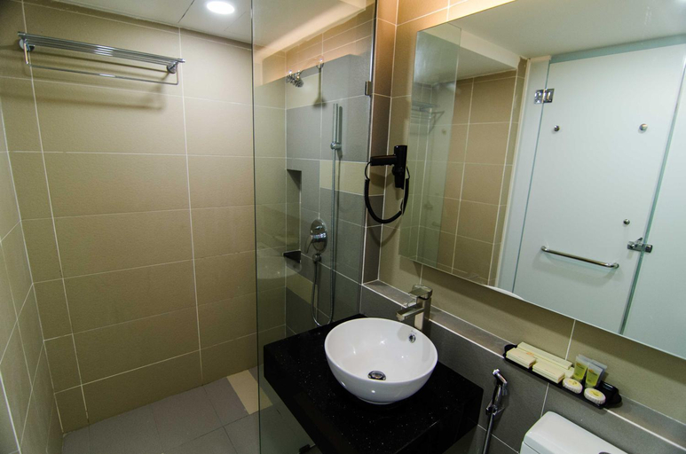 Bathroom 3, Mornington Hotel Waterfront Lumut, Manjung