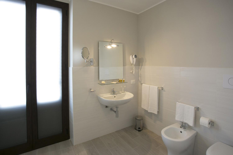 Bathroom 4, Map Holiday Residence, Trapani