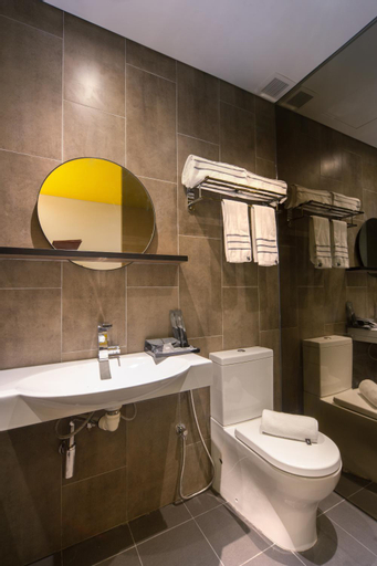 Bathroom 10