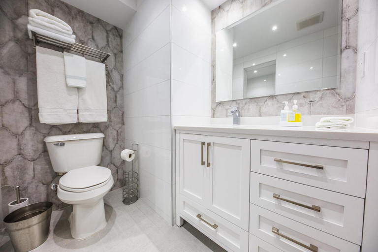 Bathroom 3, ESJ Towers by Chana