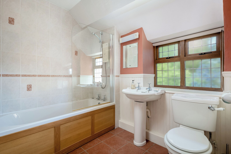 Bathroom, Tom Callows Gorgeous Cottage Oxfordshire, Oxfordshire
