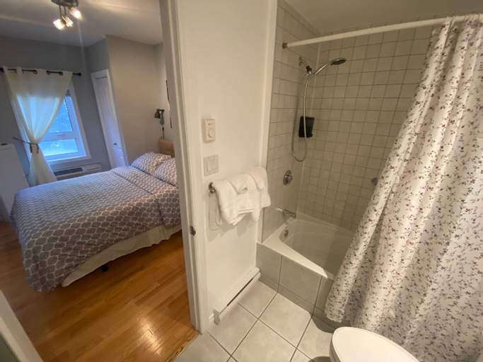 Bedroom 2, ApartHotelMontreal by Les Terrasses Saint Urbain 2225I2, Montréal