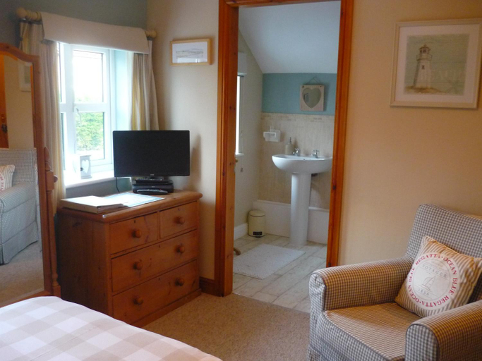 Bathroom 3, White Cottage, Staffordshire