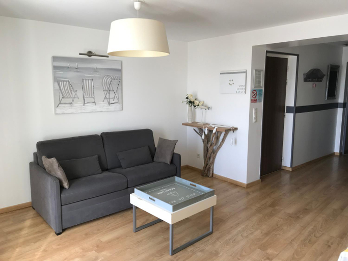 Others 5, Villa des Sarcelles, Somme