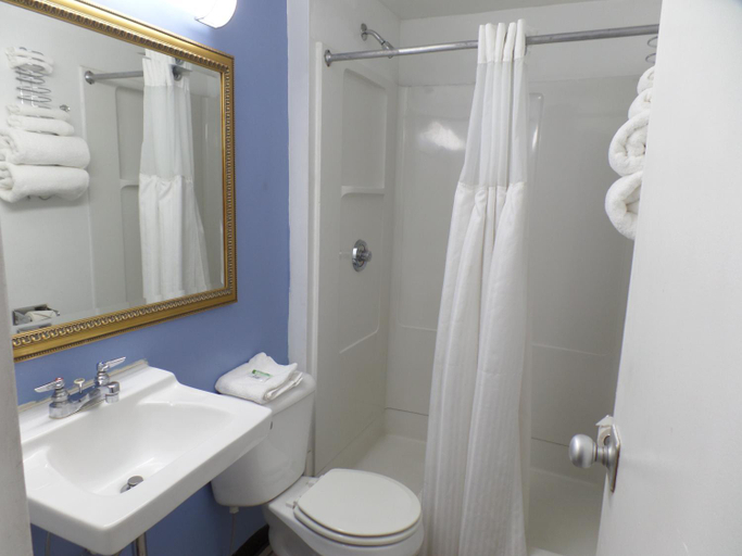 Bathroom 4, Executive Inn Chillicothe, Ross