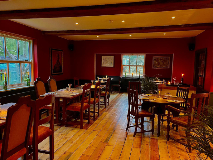 Food & Drinks 2, Five Alls, Oxfordshire