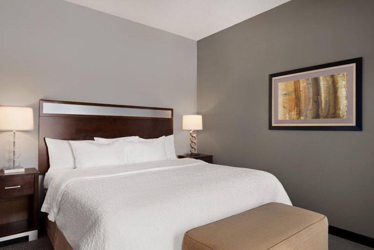 Bedroom 2, Hampton Inn & Suites Mansfield, Tioga