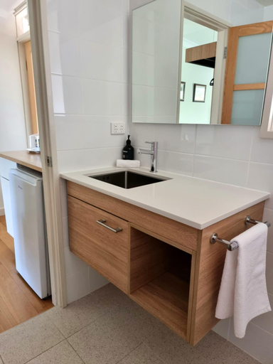 Bathroom 3, Elfin Hill Vineyard Accommodation, Cessnock