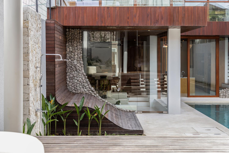 Exterior & Views 30