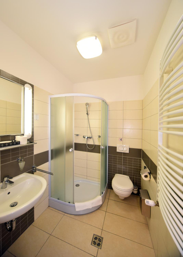 Bathroom, Hotel Kumania, Karcag