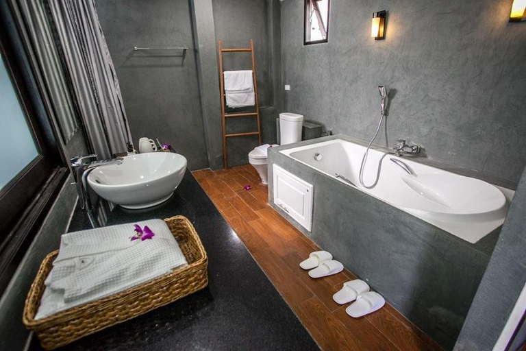 Bathroom 5, Lanta Corner Resort, Ko Lanta