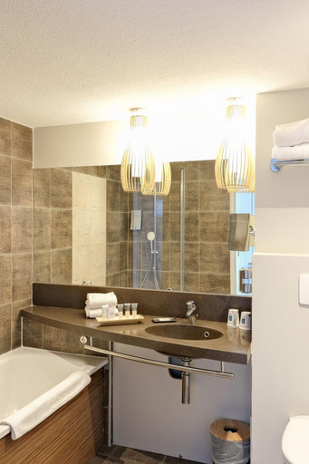 Bathroom 5, Thalazur Port Camargue, Gard