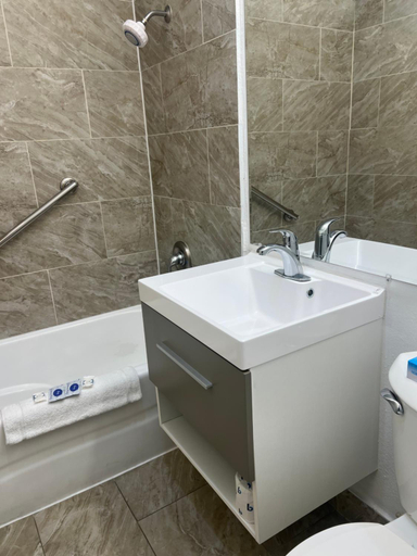 Bathroom 4, University Inn, Butte