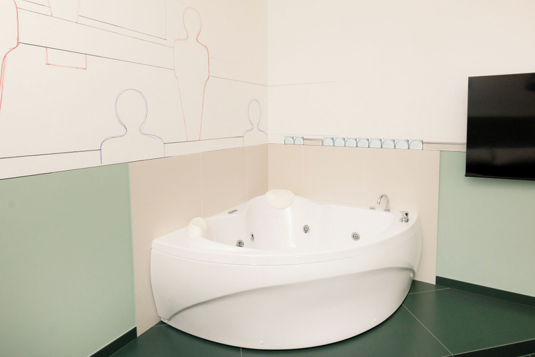 Bathroom 5, O Effe Games Vatican, Roma