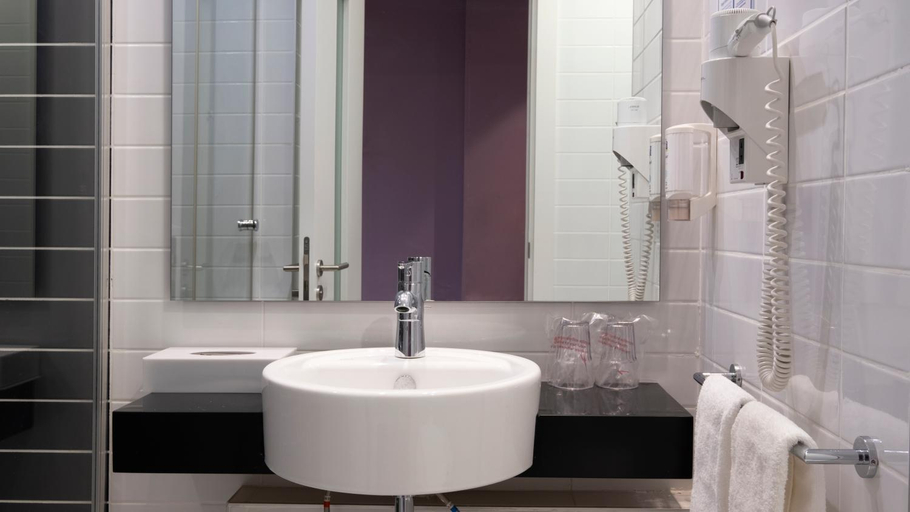 Bathroom 2, FEZ INN Hotel, Bayrampaşa