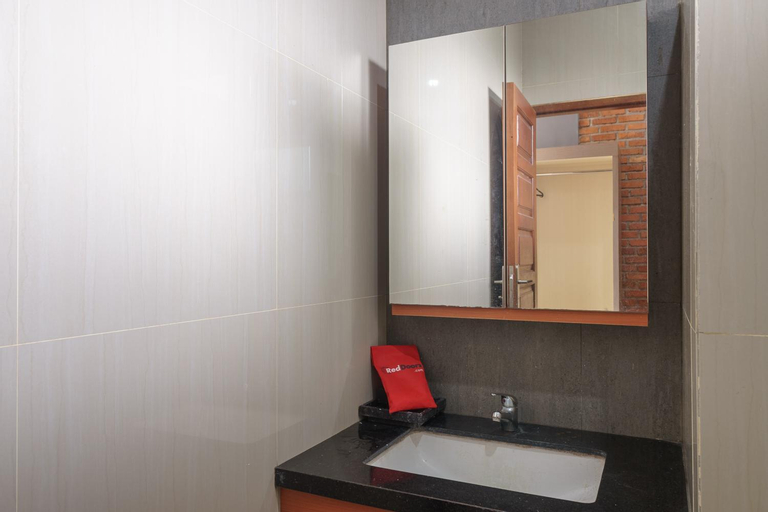 Bathroom 10