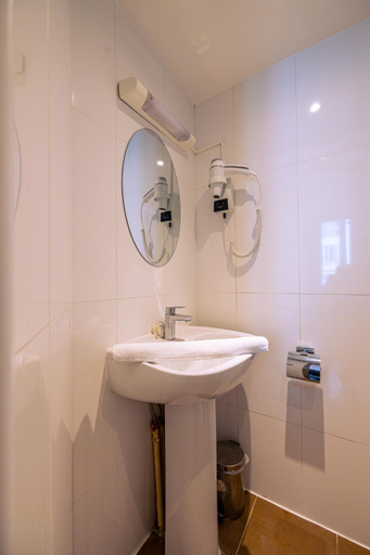 Bathroom 5, Hôtel Aix Europe, Paris