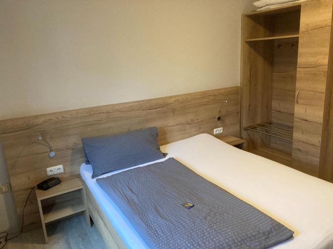 Bedroom 3, Nordseehotel Eymers, Cuxhaven