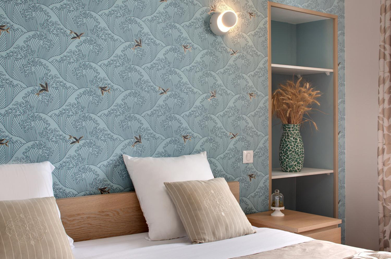 Bedroom 2, Hotel de France, Allier