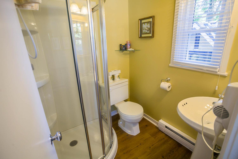 Bedroom 3, The Woodview Inn, Leeds and Grenville