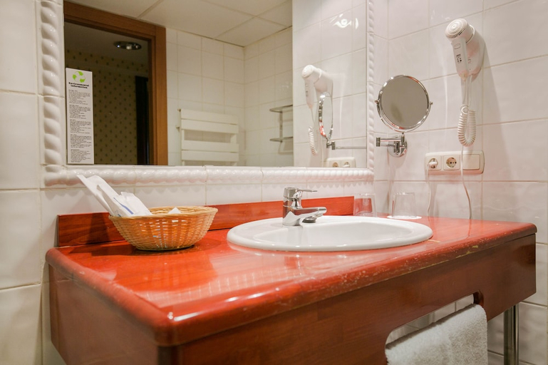 Bathroom 2, Hotel Piolets Soldeu Centre