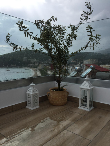 Others 5, First House, Vlorës