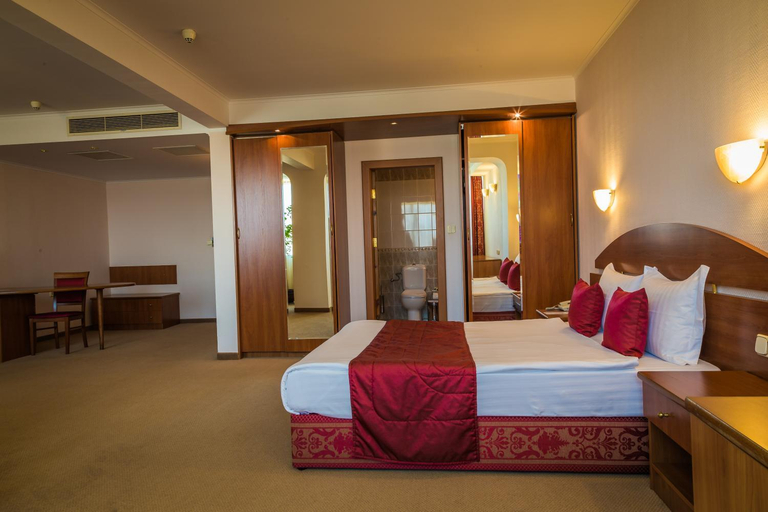Bedroom 2, Hotel Sevlievo Plaza, Sevlievo