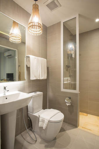 Bathroom 4, LaRio Hotel Krabi, Mueang Krabi