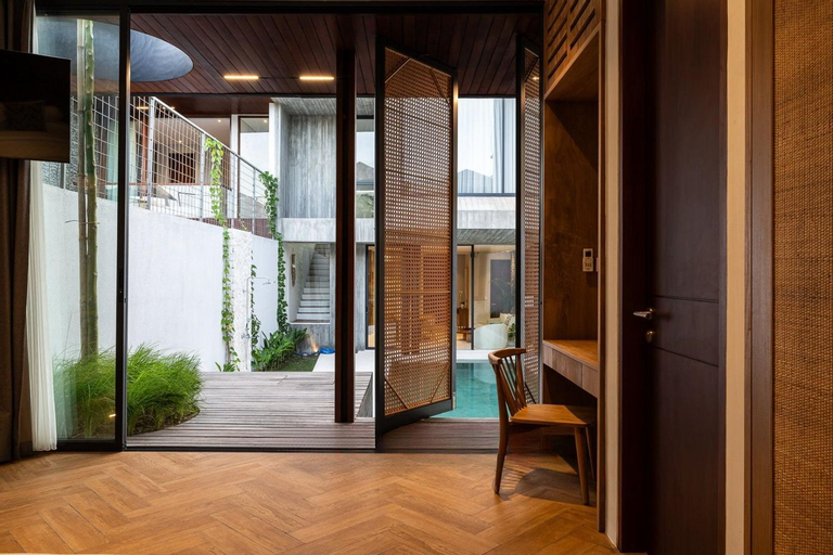 Exterior & Views 15