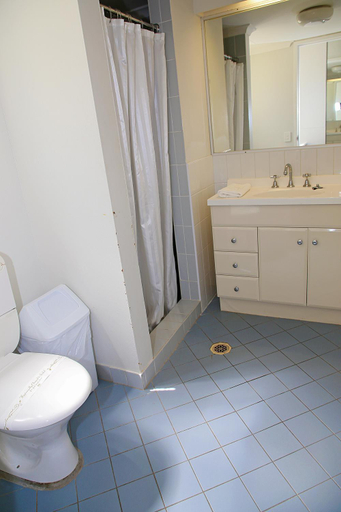 Bathroom, Darcy Arms, Gold Coast