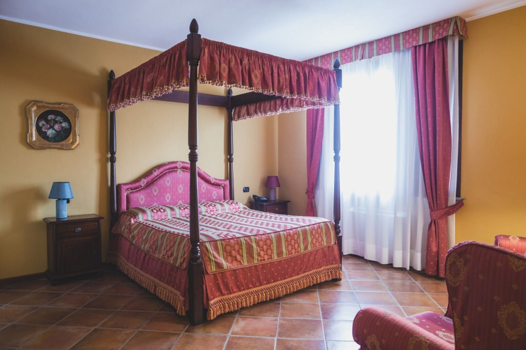 Bedroom 4, Villa Sant'espedito Resort, Pavia