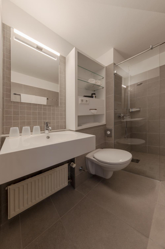 Bathroom 2, Michels Gastehaus Meerzeit, Aurich