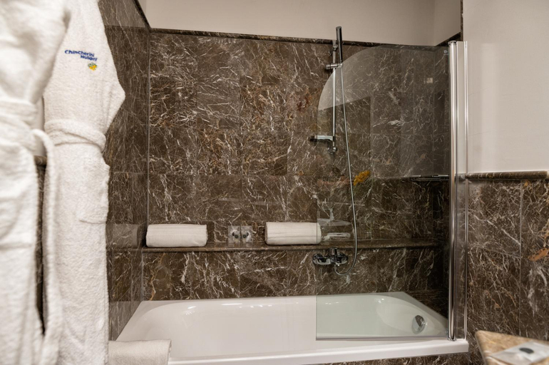 Bathroom 5, Taormina Park Hotel, Messina