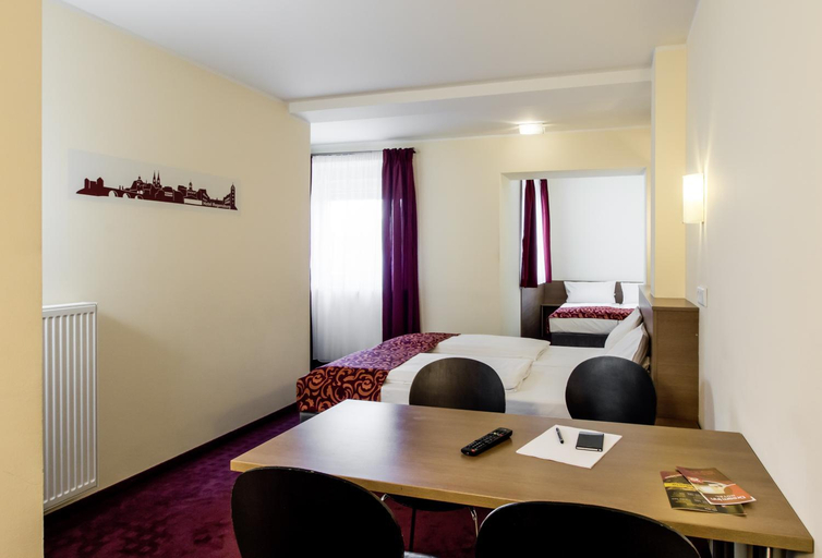 Bedroom 4, Dream Inn Hotel Regensburg Ost, Regensburg