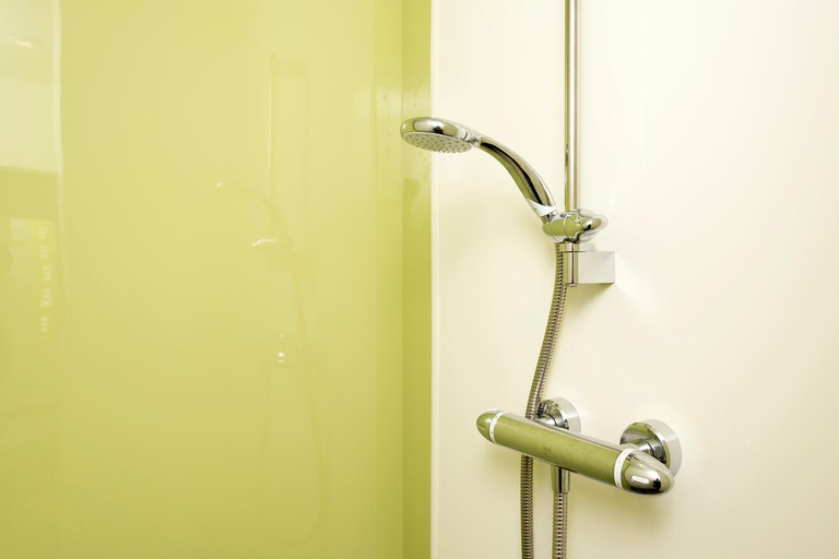 Bathroom 3, YHA Manorbier, Pembrokeshire