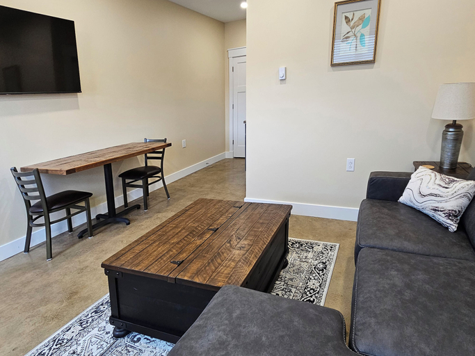 Others 5, Breckenridge Suites, Mercer