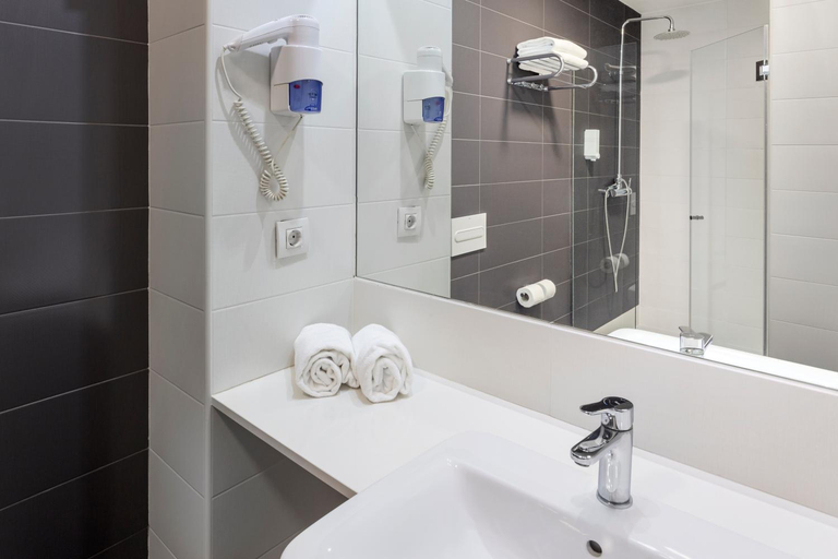 Bathroom 4, B&B Hotel Barcelona Viladecans, Barcelona