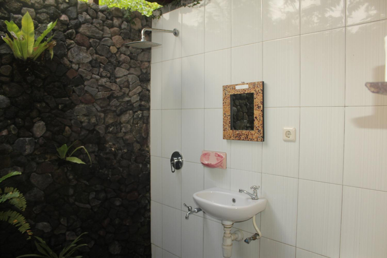Bathroom 3, Khrisna Hs and Cottages, Karangasem