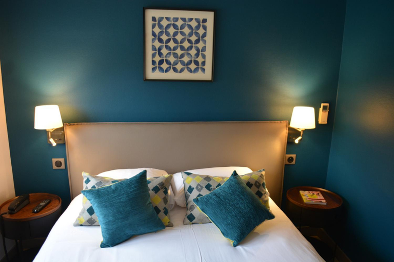 Bedroom 2, Logis hotels Les Glycines, Deux-Sèvres