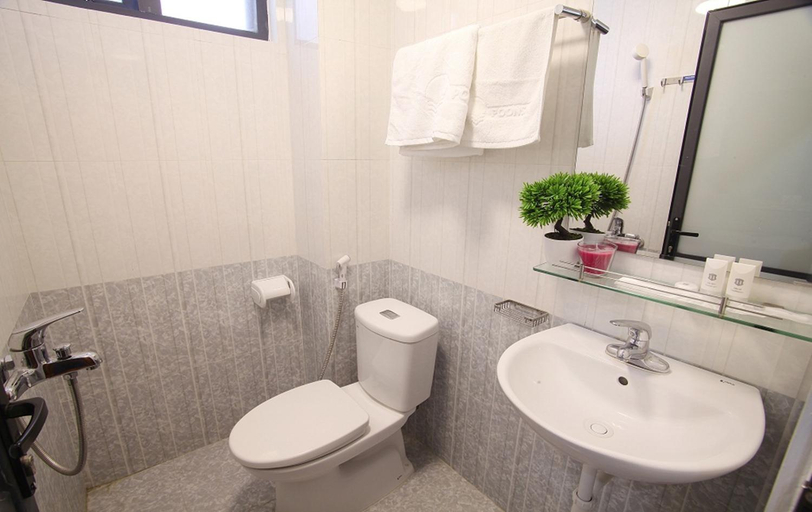 Bathroom, Granda Duy Tan Apartment, Cầu Giấy