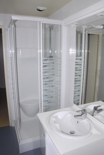 Bathroom 3, Hotel Chez Chaumat, Allier
