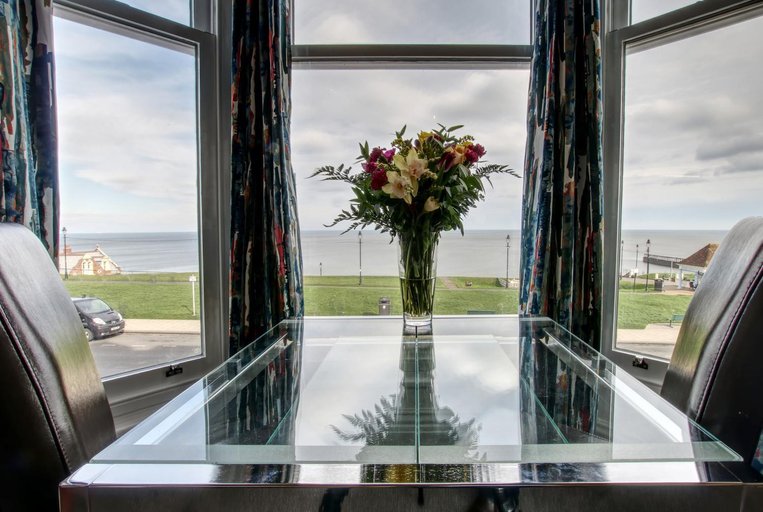 Others 3, Sea breeze, North Yorkshire