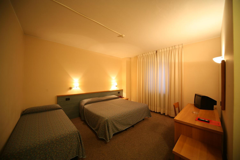 Bedroom 3, Hotel Roma, Aosta