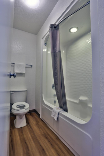 Bathroom 5, Motel 6 Flagstaff, AZ - Butler, Coconino