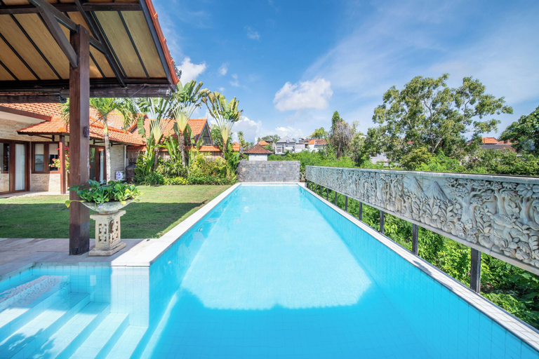 Sport & Beauty 2, Tropical Villa Asmara - 400sqm Garden Oasis with large Pool and Scenic Views, Badung