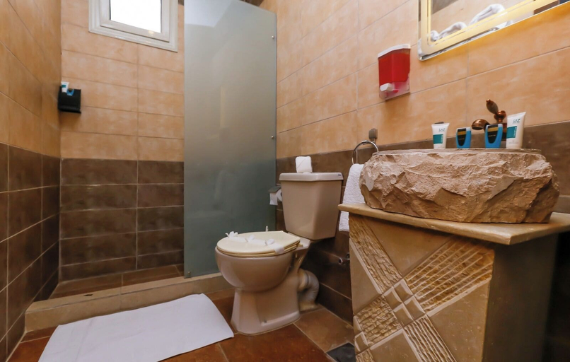 Bathroom 4, Master Pyramids Inn, Al-Ahram